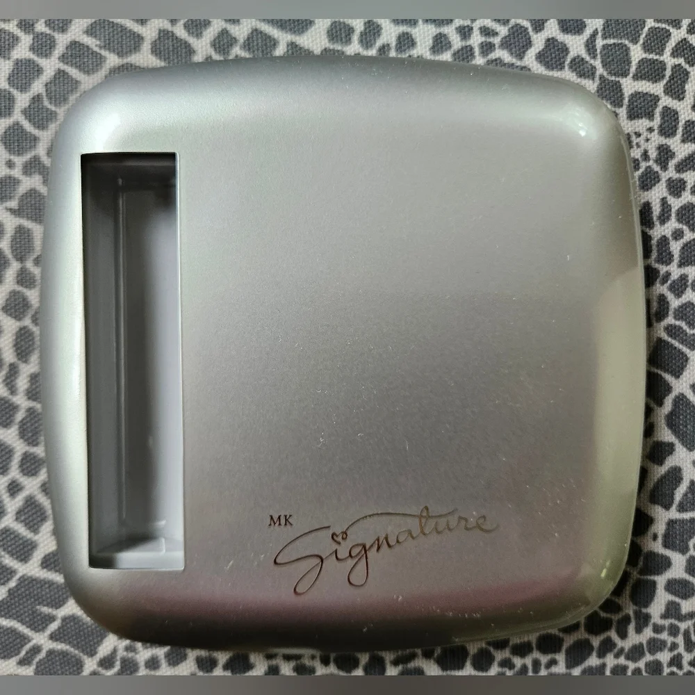 Mary Kay Custom Compact NEW - Picture 3 of 5